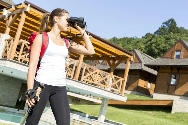 Tourist hiking and using binoculars — Stock Photo, Image