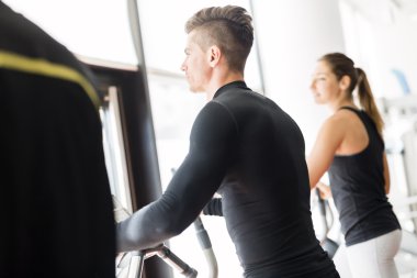 Eliptik bir eğitmen emekçilerin