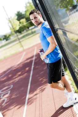 Genç atlet bir mola