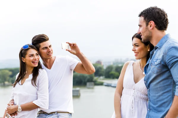 Grupo de jovens fotografados — Fotografia de Stock