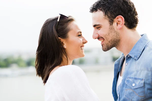 Couple rubbing noses as a sign of love — Stock Photo, Image