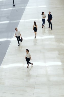 Çalışmaya başlamadan önce genç iş adamları