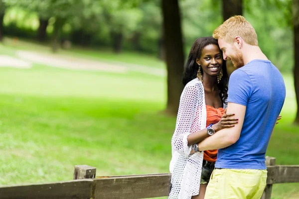 Pareja enamorada pasando tiempo juntos — Foto de Stock