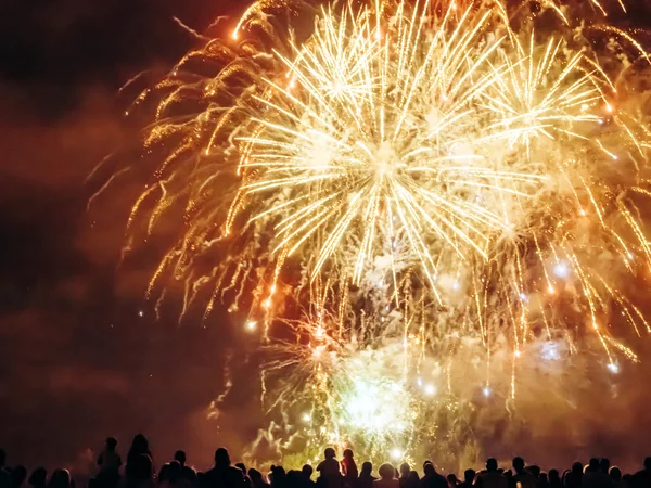 Crowd wathcing fireworks — Stock Photo, Image