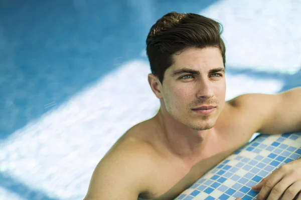 Handsome man in the swimming pool — Stock Photo, Image