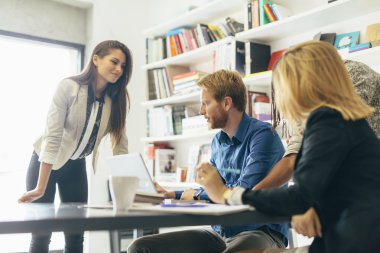 Ofiste beyin fırtınası arkadaşları