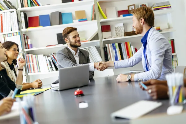 Contract is ondertekend — Stockfoto