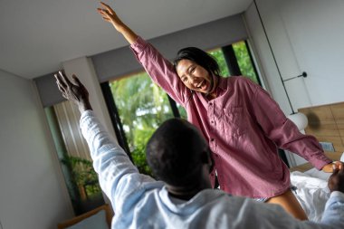 Balayı kutlaması. Güzel bir teklif, aşk, mutluluk, ve birlikte geçirdiğimiz unutulmaz anlar ve mutluluk dolu bir yolculuk.