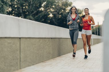 Güzel kadınlar'nde Günbatımı koşu