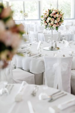 Güzel düğün tablolar ve gül