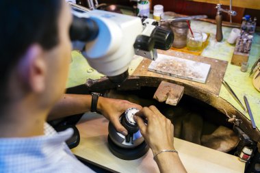 Profesyonel kuyumcu çalışma