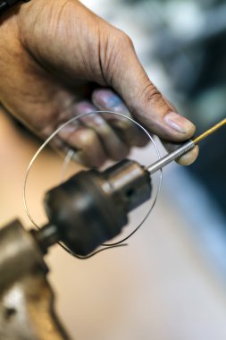 Metal dize matkap sarılı