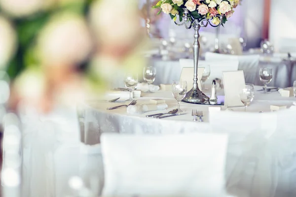 Piękny ślub tabel i róże — Zdjęcie stockowe
