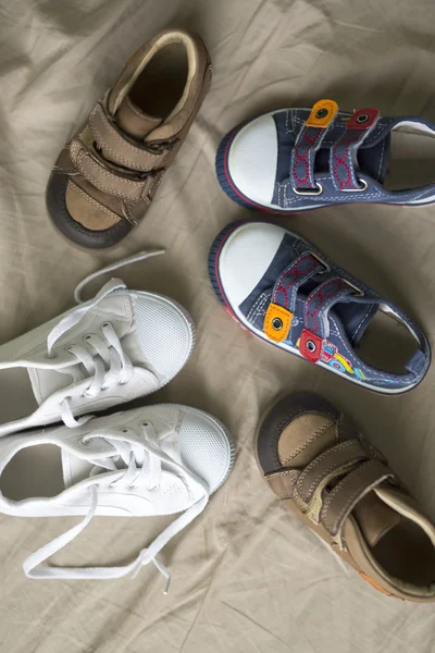 Barevné dětské boty — Stock fotografie