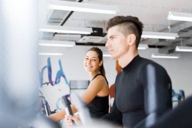 Eliptik bir eğitmen emekçilerin