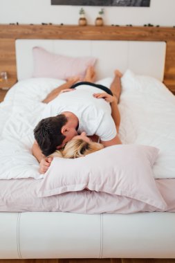 Çift çift şehvetli ön sevişme