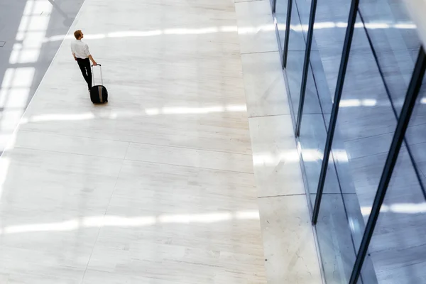 Affare bello tenere un carrello — Foto Stock