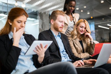 İş insanlar konuşma.