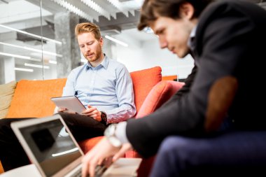 Dinlenme molası sırasında iş arkadaşları