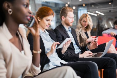 İş insanlar konuşma.