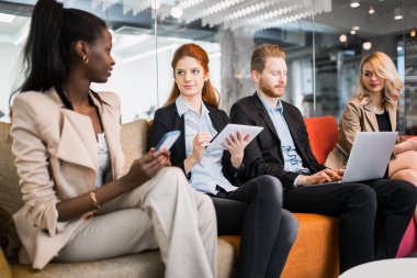 İş insanlar konuşma.