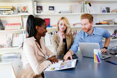 Ofiste işbirliği iş adamları