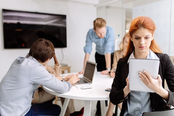 Businesspeople working in office — Stock Photo, Image