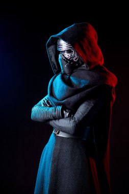 Kapmak el ve kılıcı ile Darth Vader kostüm çoğaltma Portresi .