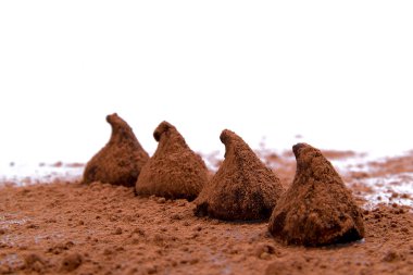 domalan beyaz zemin üzerine