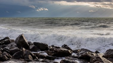 Fırtınada Georgia Sahili (Karadeniz)