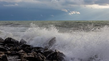 Fırtınada Georgia Sahili (Karadeniz)