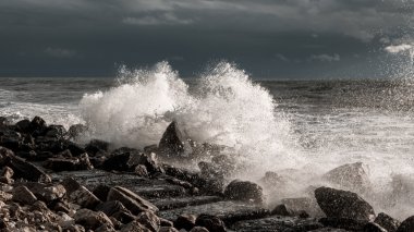 Fırtınada Georgia Sahili (Karadeniz)
