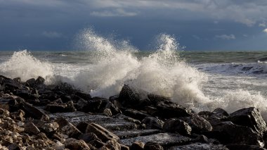 Fırtınada Georgia Sahili (Karadeniz)