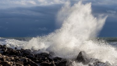 Fırtınada Georgia Sahili (Karadeniz)