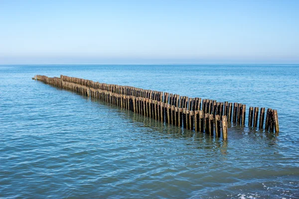 防波堤で海の風景です。黒海. — ストック写真