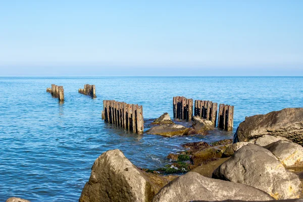 Paisagem do mar com Breakwater. mar negro . — Fotografia de Stock