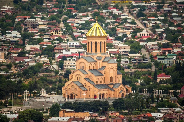 Vista da igreja de Sameba em Tbilisi, Geórgia — Fotografia de Stock