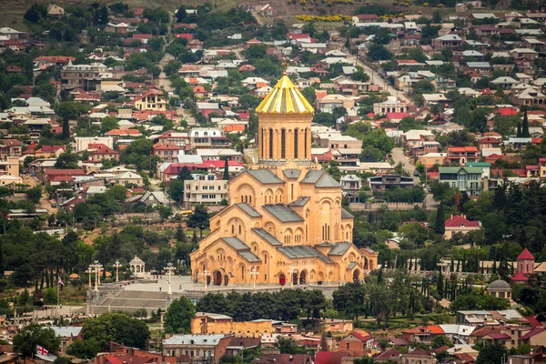 Vista da igreja de Sameba em Tbilisi, Geórgia — Fotografia de Stock