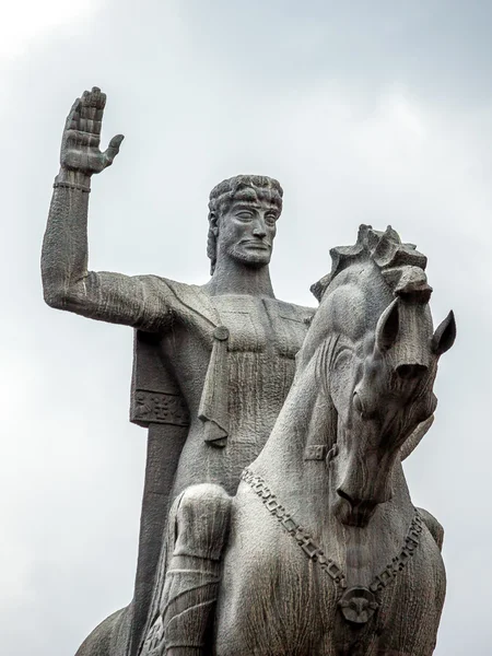 La statue du roi Vakhtang Gorgasali à Tbilissi — Photo