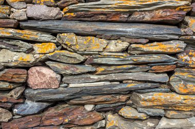 Caucasus Köyü kırsal stonewall/tipik taş duvar