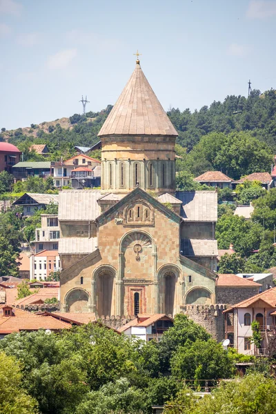 Vista a Svetitskhoveli dal lato opposto del fiume — Foto Stock