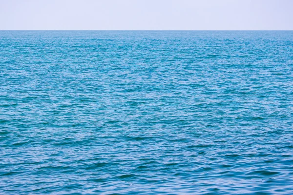 Mar azul y cielo — Foto de Stock