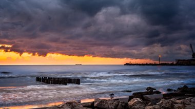Poti, Gürcistan'ın Karadeniz liman kenti on Sunset