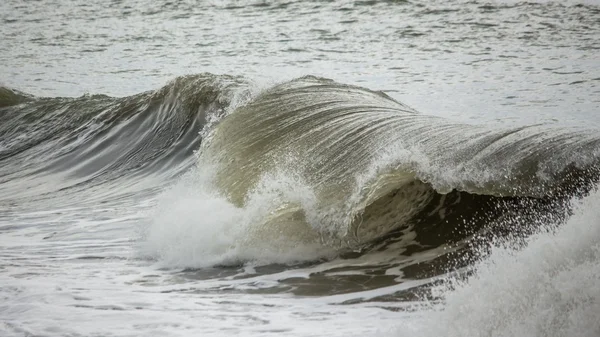 Grande vague de mer sur la mer noire, Poti, Géorgie — Photo