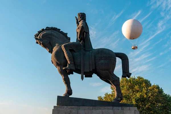 Statue Von König Vakhtang Gorgasali Tiflis Ausflugsballon Für Passagiere Gegen — Stockfoto