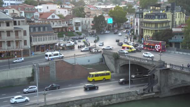 Tiflis, Georgien - 14. Oktober 2020: Meidan-Platz, Wahrzeichen der Altstadt von Tiflis — Stockvideo