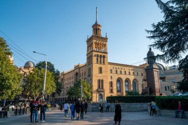 Tiflis, Gürcistan - 18 Ekim 2020: Tiflis şehir merkezindeki Rustaveli Bulvarı 'ndaki Gürcistan Ulusal Bilim Akademisi