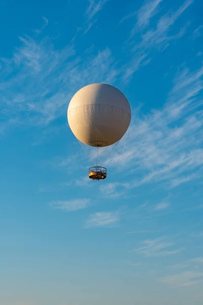 Ballon Excursion Aérienne Pour Passagers Contre Ciel Bleu Géorgie Tbilissi — Photo