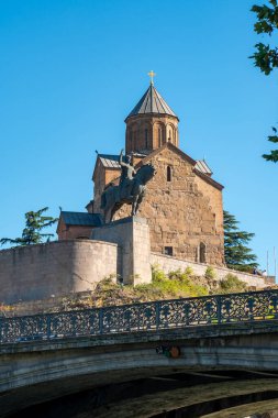 Metekhi Kilisesi ve Kral Vakhtang Gorgasali anıtı, Tiflis, Gürcistan