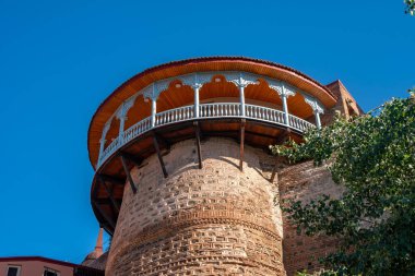 Kraliçe Darejan 'ın Tiflis, Georgia' daki sarayının balkonuna bakın.